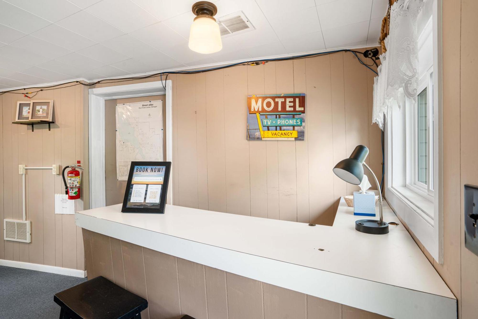 Motel South Arm Retreats East Jordan Exterior foto