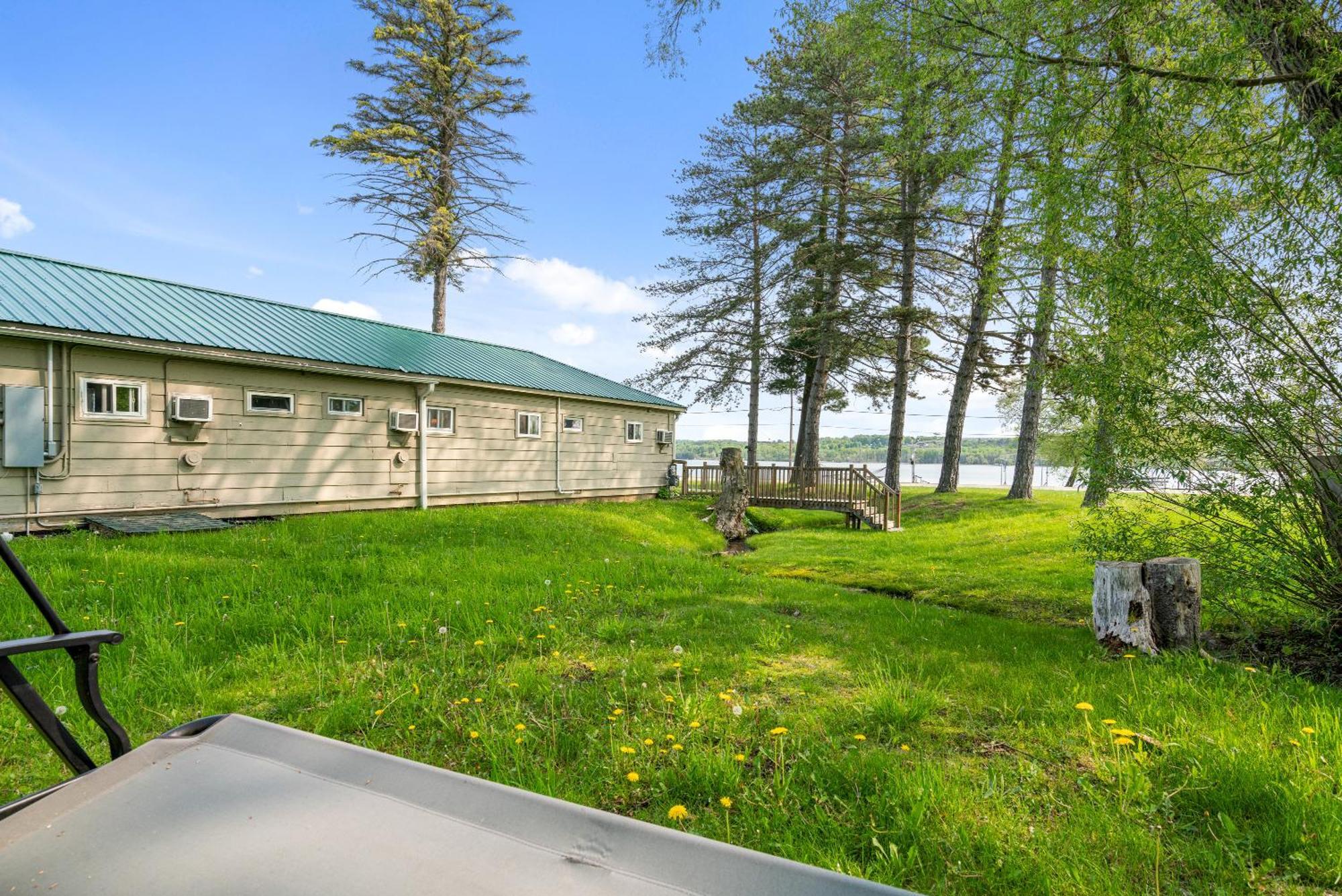 Motel South Arm Retreats East Jordan Exterior foto