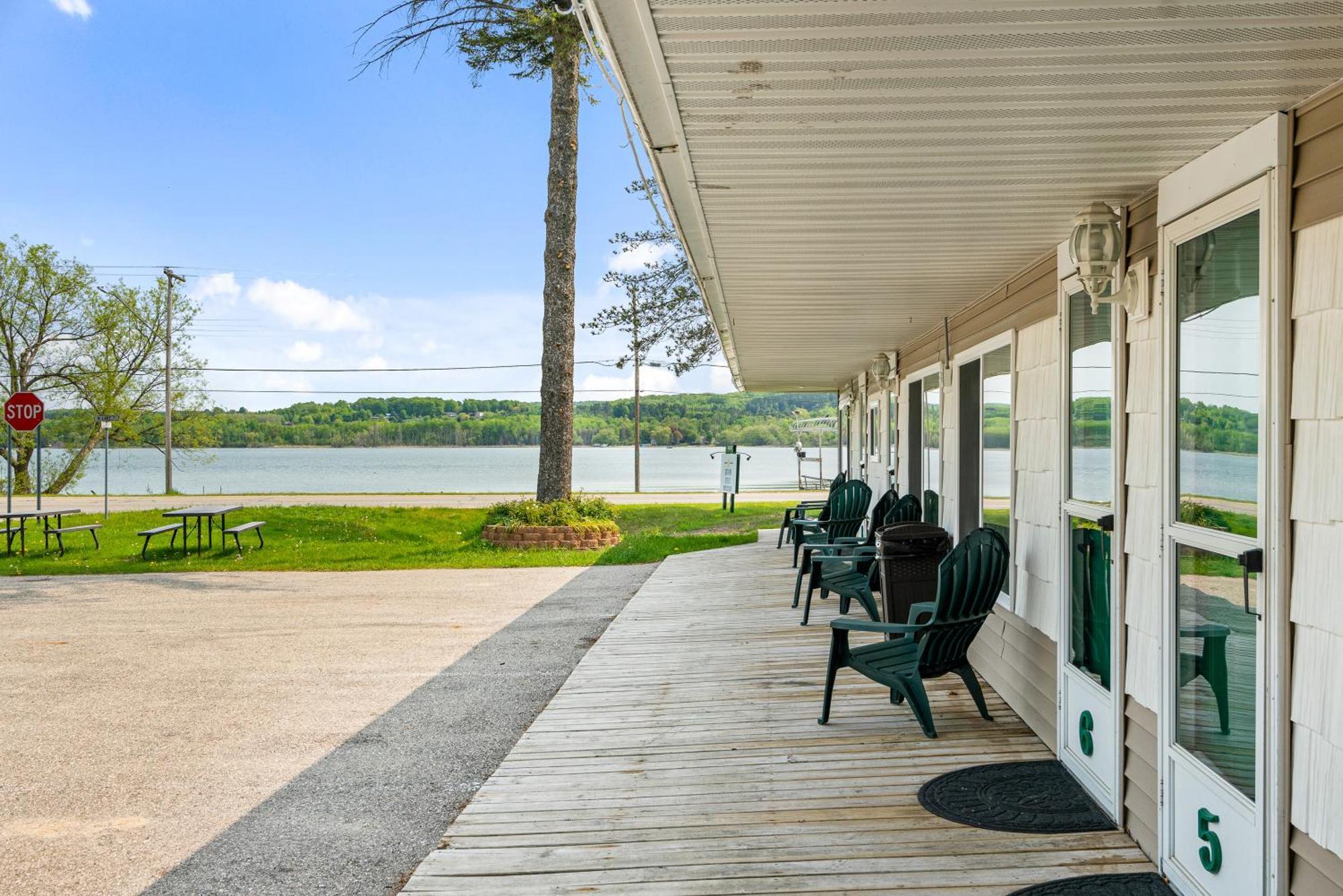 Motel South Arm Retreats East Jordan Exterior foto